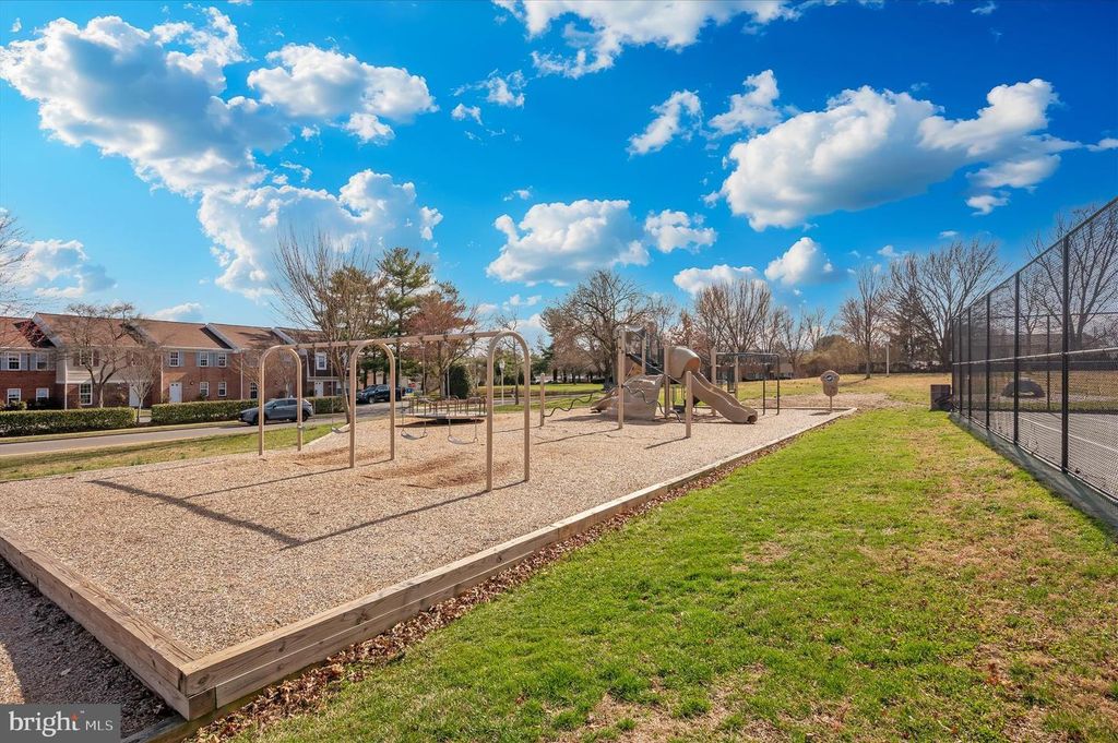 Image 34 of property listing at 330 HEATHER RIDGE DR, Frederick, MD 21702