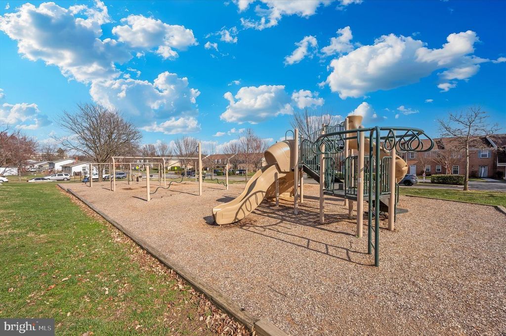 Image 35 of property listing at 330 HEATHER RIDGE DR, Frederick, MD 21702