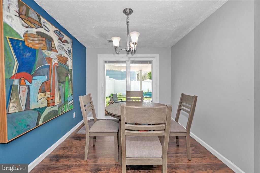 Image 5 of property listing at 330 HEATHER RIDGE DR, Frederick, MD 21702