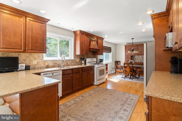 3 LINDEN CT, Turnersville, NJ 08012
