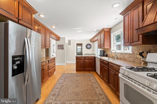 3 LINDEN CT, Turnersville, NJ 08012