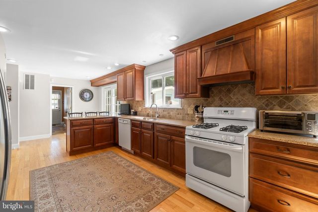 3 LINDEN CT, Turnersville, NJ 08012