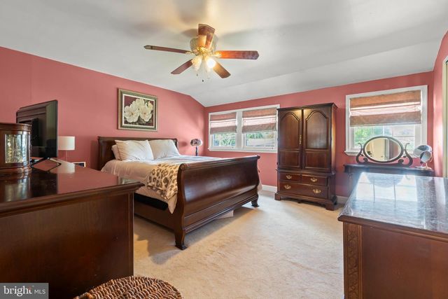 3 LINDEN CT, Turnersville, NJ 08012