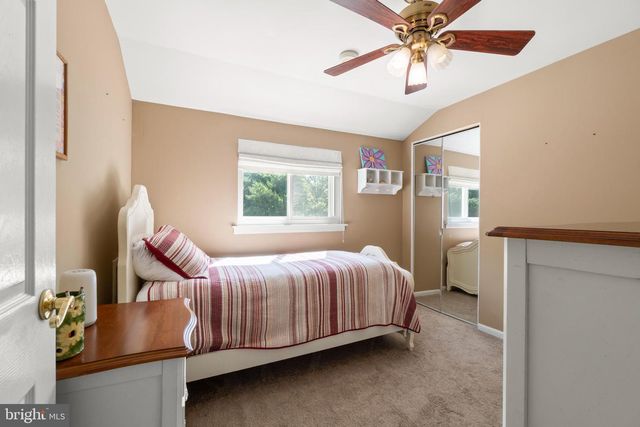 3 LINDEN CT, Turnersville, NJ 08012