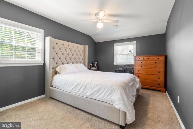 3 LINDEN CT, Turnersville, NJ 08012