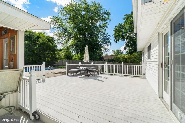 3 LINDEN CT, Turnersville, NJ 08012