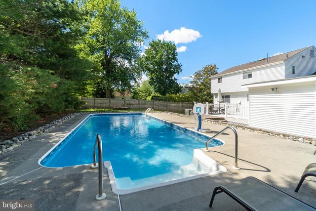 3 LINDEN CT, Turnersville, NJ 08012
