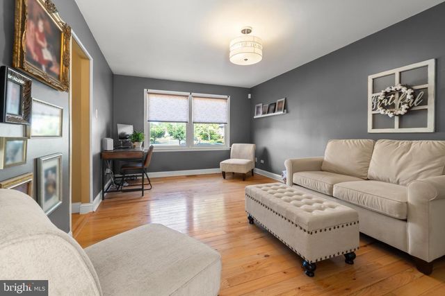 3 LINDEN CT, Turnersville, NJ 08012