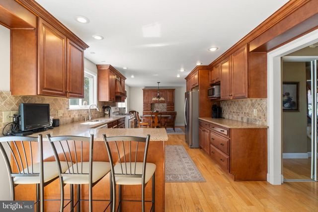 3 LINDEN CT, Turnersville, NJ 08012