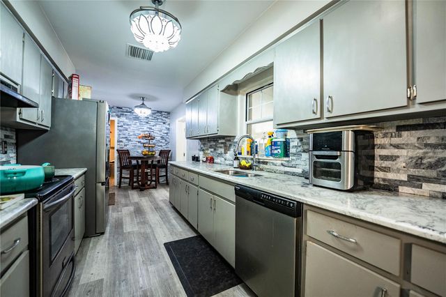 331 BAY STREET, Auburndale, FL 33823