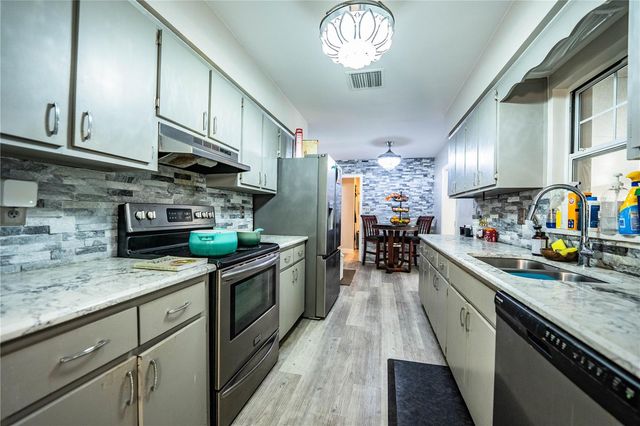 331 BAY STREET, Auburndale, FL 33823