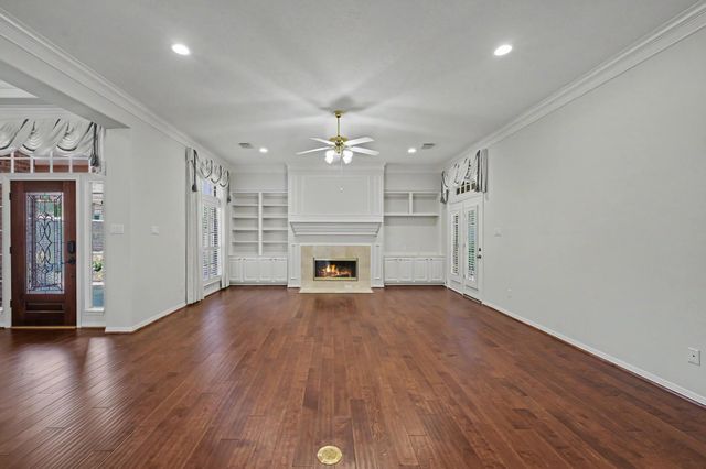 22 N Castlegreen Circle, The Woodlands, TX 77381