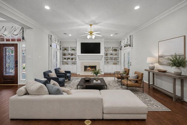22 N Castlegreen Circle, The Woodlands, TX 77381