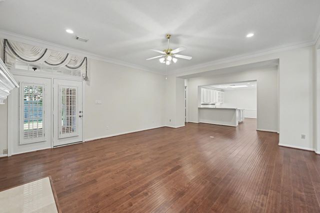 22 N Castlegreen Circle, The Woodlands, TX 77381