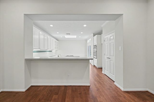 22 N Castlegreen Circle, The Woodlands, TX 77381