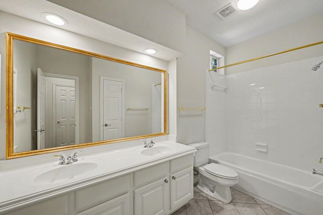 22 N Castlegreen Circle, The Woodlands, TX 77381