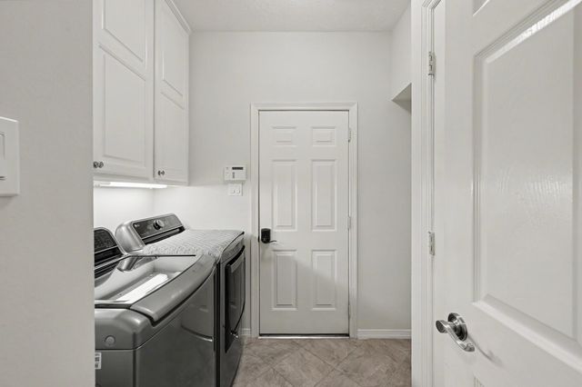 22 N Castlegreen Circle, The Woodlands, TX 77381