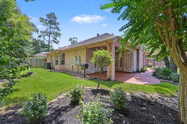 22 N Castlegreen Circle, The Woodlands, TX 77381