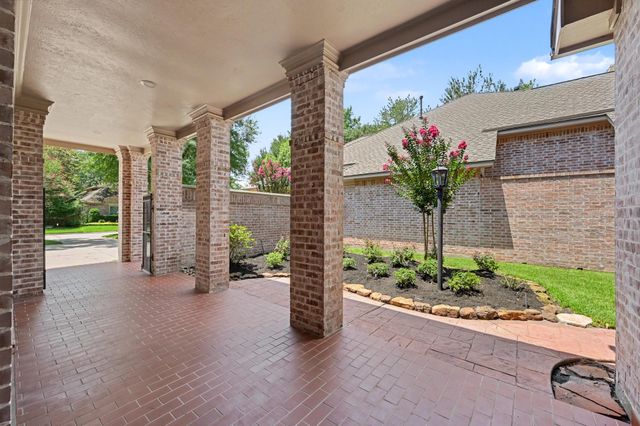 22 N Castlegreen Circle, The Woodlands, TX 77381