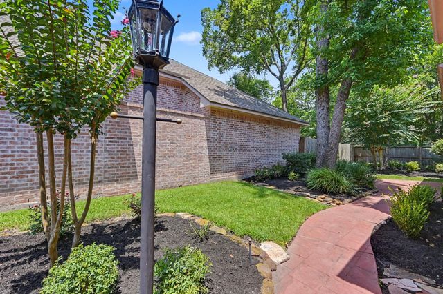 22 N Castlegreen Circle, The Woodlands, TX 77381