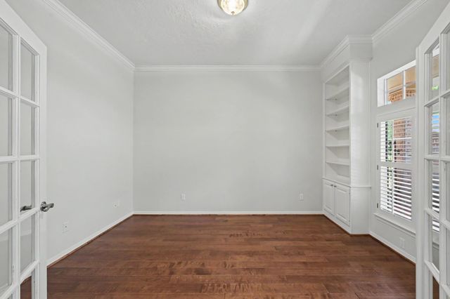 22 N Castlegreen Circle, The Woodlands, TX 77381