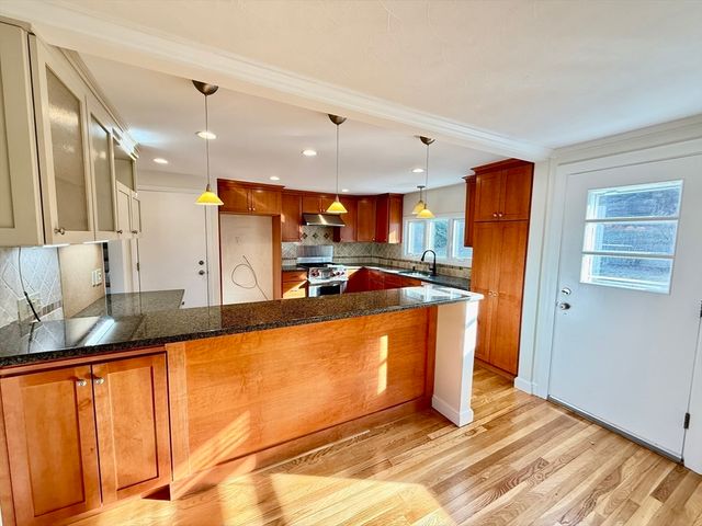 10 Snake Brook Rd, Wayland, MA 01778