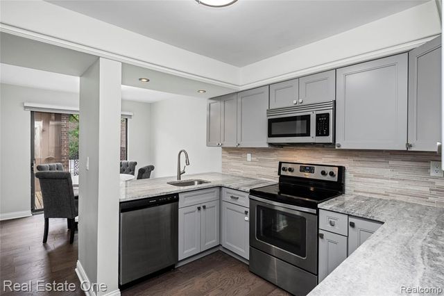 5345 Wright Way, West Bloomfield, MI 48322