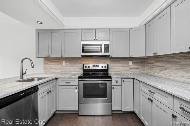5345 Wright Way, West Bloomfield, MI 48322