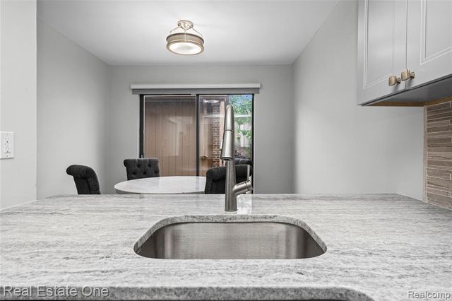 5345 Wright Way, West Bloomfield, MI 48322