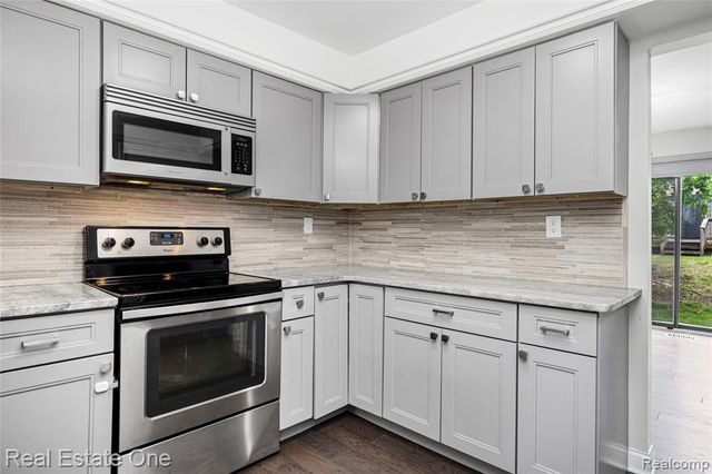 5345 Wright Way, West Bloomfield, MI 48322