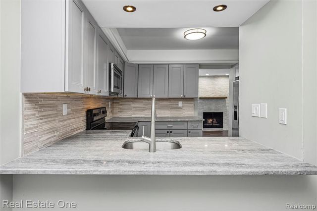 5345 Wright Way, West Bloomfield, MI 48322