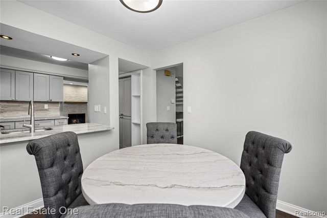 5345 Wright Way, West Bloomfield, MI 48322