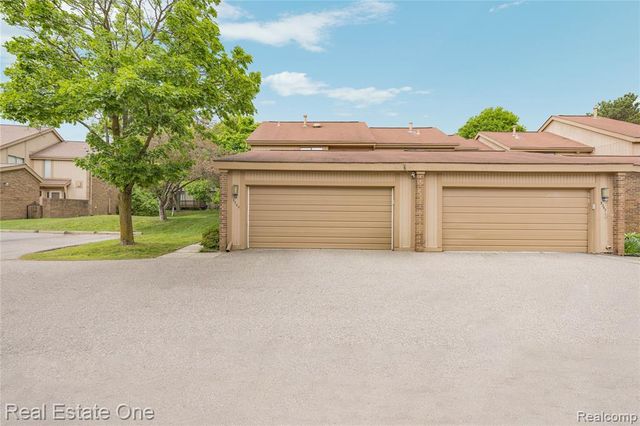 5345 Wright Way, West Bloomfield, MI 48322