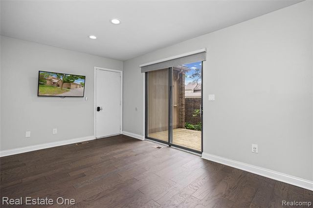 5345 Wright Way, West Bloomfield, MI 48322
