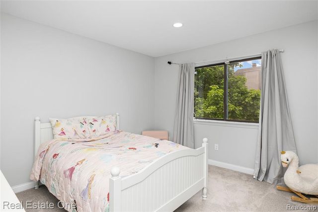 5345 Wright Way, West Bloomfield, MI 48322