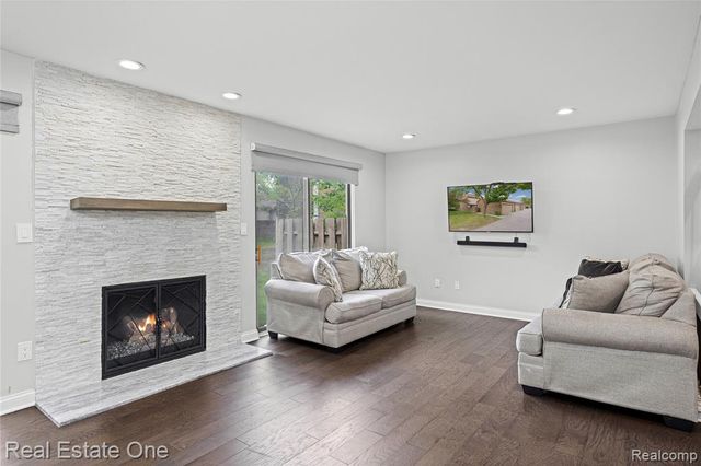 5345 Wright Way, West Bloomfield, MI 48322
