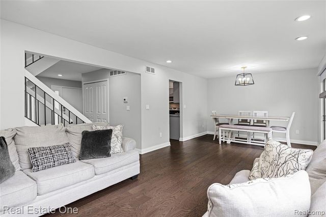 5345 Wright Way, West Bloomfield, MI 48322
