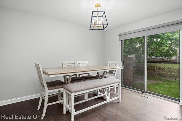 5345 Wright Way, West Bloomfield, MI 48322