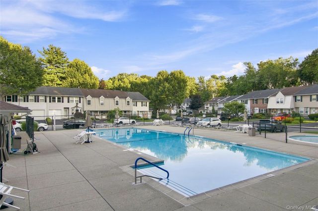 8 Manors Drive, Jericho, NY 11753