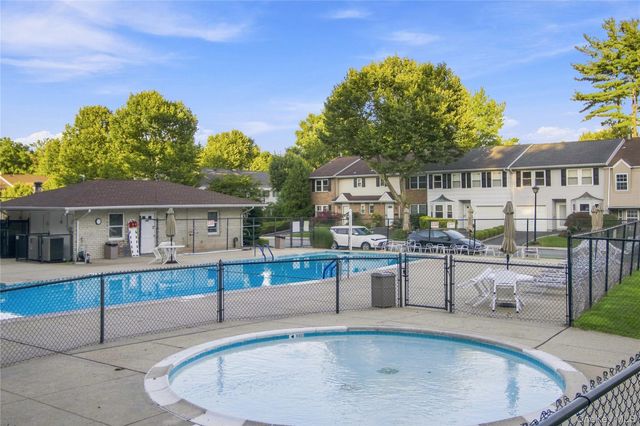 8 Manors Drive, Jericho, NY 11753