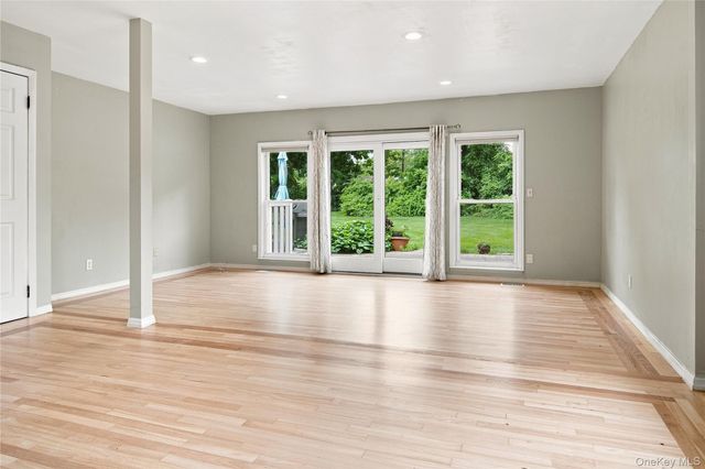 8 Manors Drive, Jericho, NY 11753