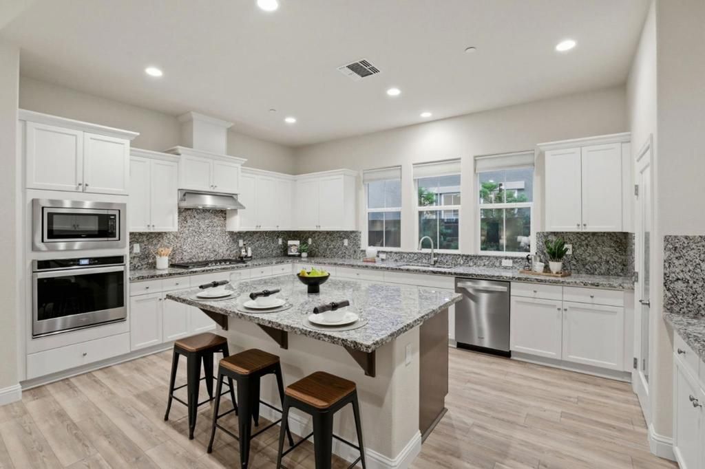 Image 6 of property listing at 3015 Pinos Way, Marina, CA 93933