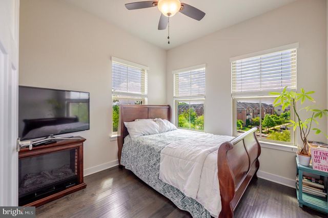 3738 COMMODORE JOSHUA BARNEY DR NE, Washington, DC 20018