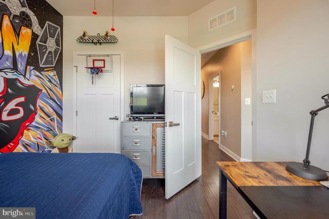 3738 COMMODORE JOSHUA BARNEY DR NE, Washington, DC 20018