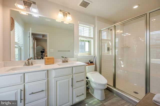 3738 COMMODORE JOSHUA BARNEY DR NE, Washington, DC 20018
