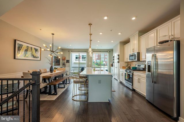 3738 COMMODORE JOSHUA BARNEY DR NE, Washington, DC 20018