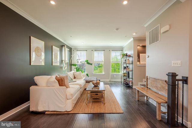 3738 COMMODORE JOSHUA BARNEY DR NE, Washington, DC 20018