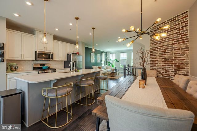 3738 COMMODORE JOSHUA BARNEY DR NE, Washington, DC 20018