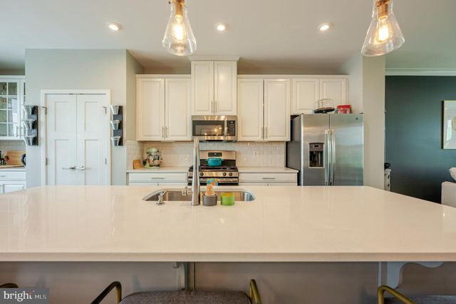 3738 COMMODORE JOSHUA BARNEY DR NE, Washington, DC 20018