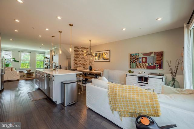 3738 COMMODORE JOSHUA BARNEY DR NE, Washington, DC 20018